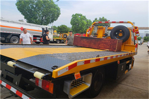 临夏附近拖车电话号码服务